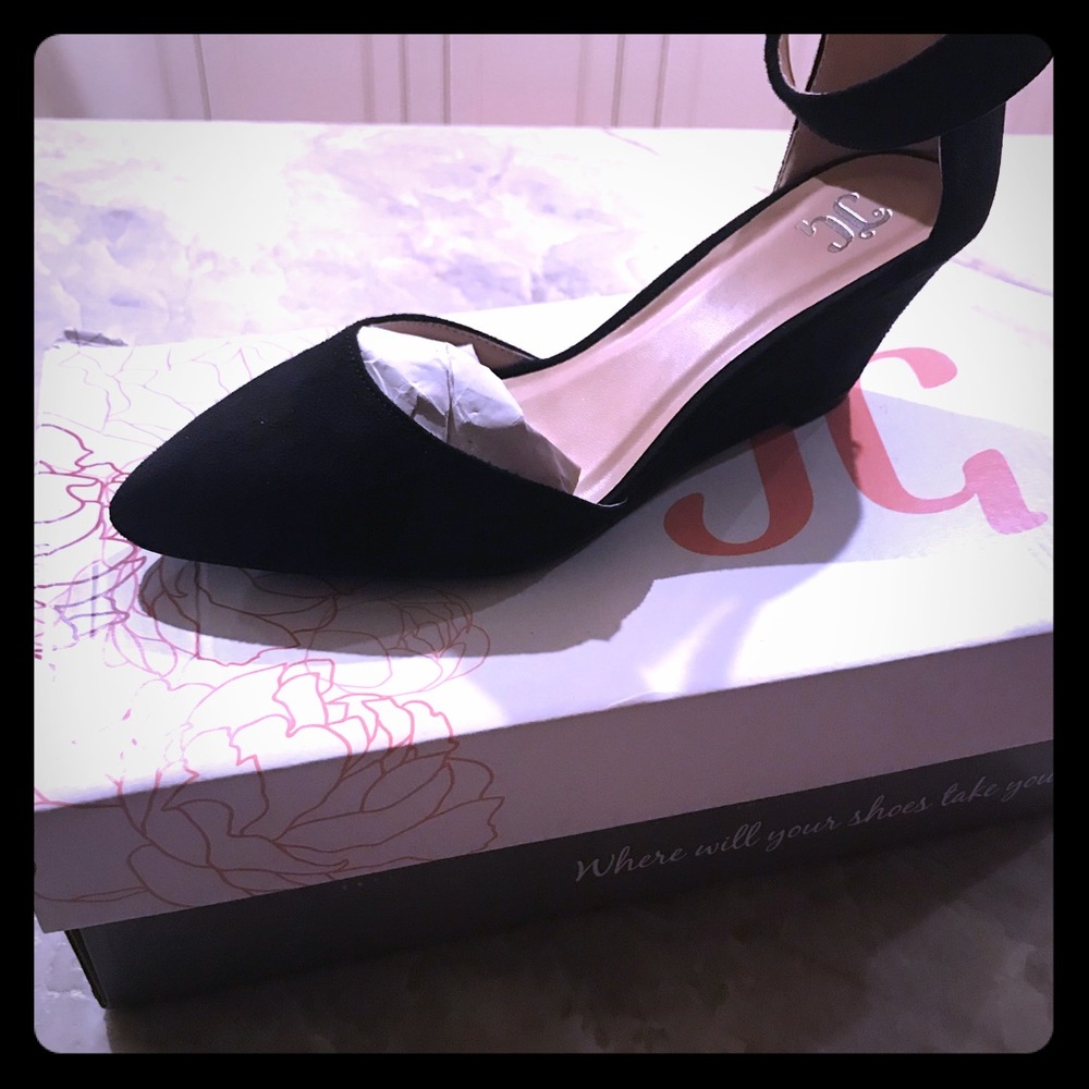 Low black wedge